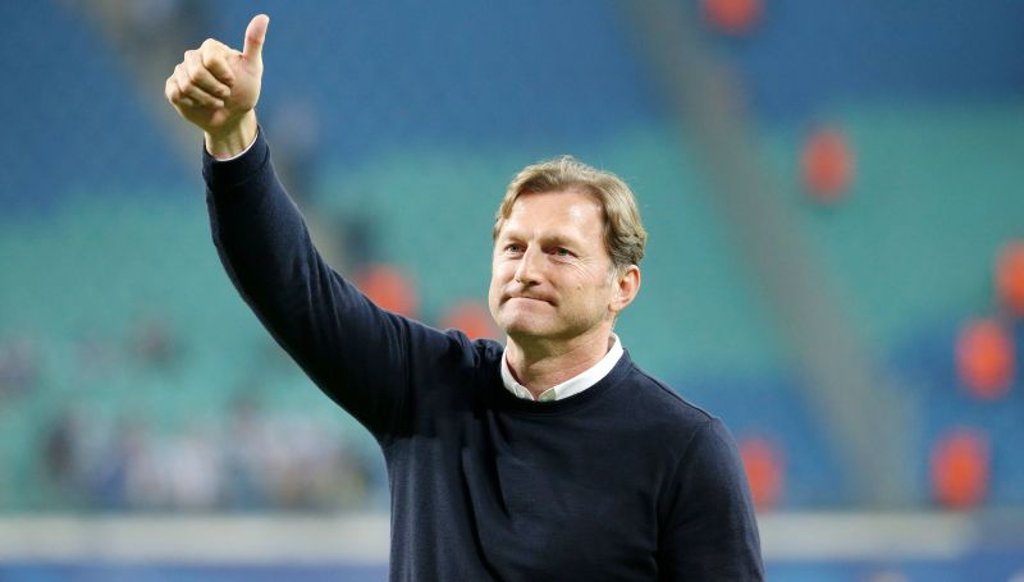 Ralph Hasenhüttl trägt beim nächsten Spiel wieder Hemd und Pullover.