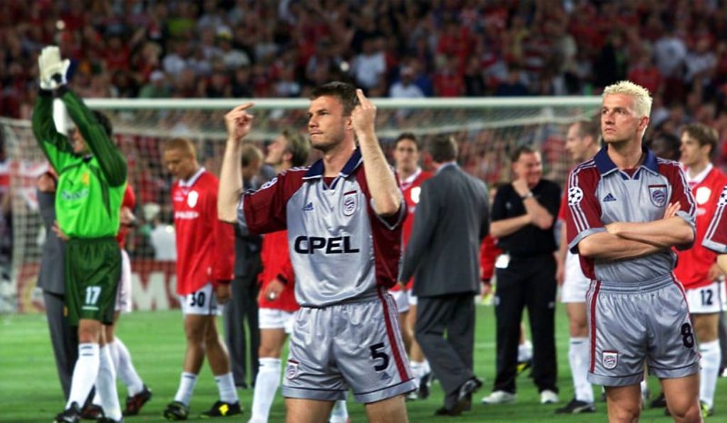 Mittelfinger hat bei den Bayern Tradition. Thomas Helmer nach dem Aus in der Champions League.
