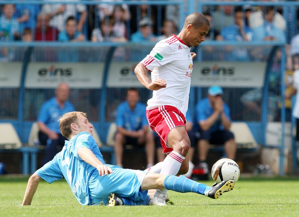 Abgegrätscht: Techniker Thiago Rockenbach da Silva beim 0:1 gegen Chemnitz 2011.