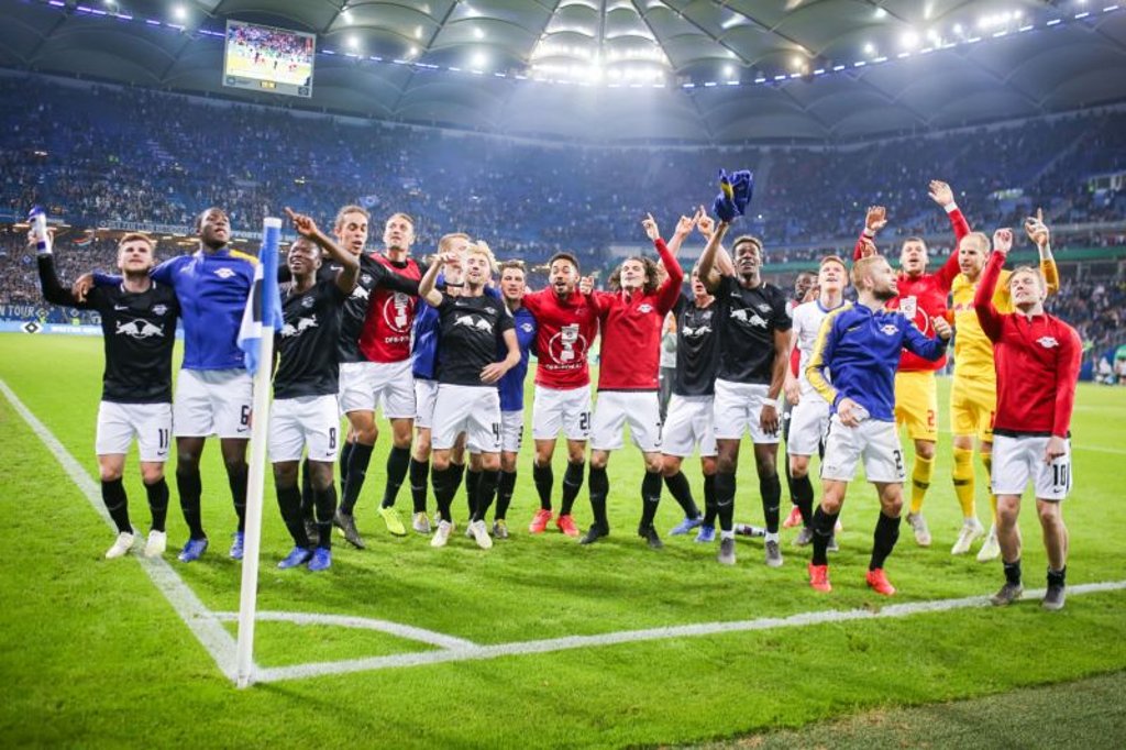 Die Spieler von RB Leipzig feiern den Sieg im DFB-Pokal-Halbfinale.