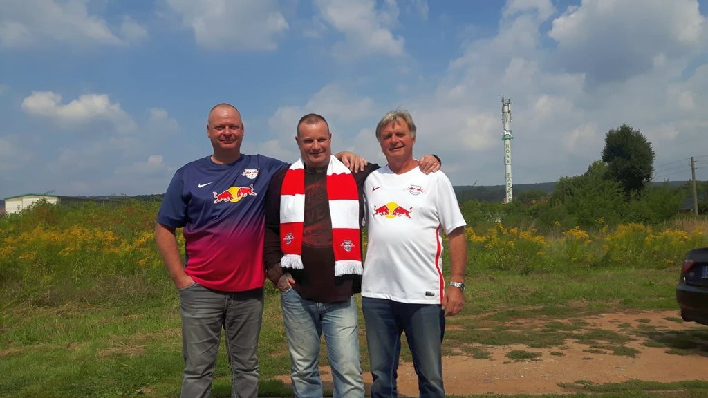 Holger Weiß (l.) aus Roßla ist seit fast zehn Jahren Fan von RB Leipzig.