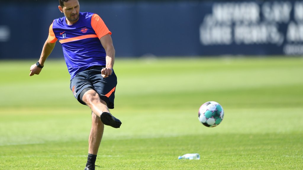 Der neue Co-Trainer Dino Toppmöller beim Leipziger Trainingsstart am Mittwoch.