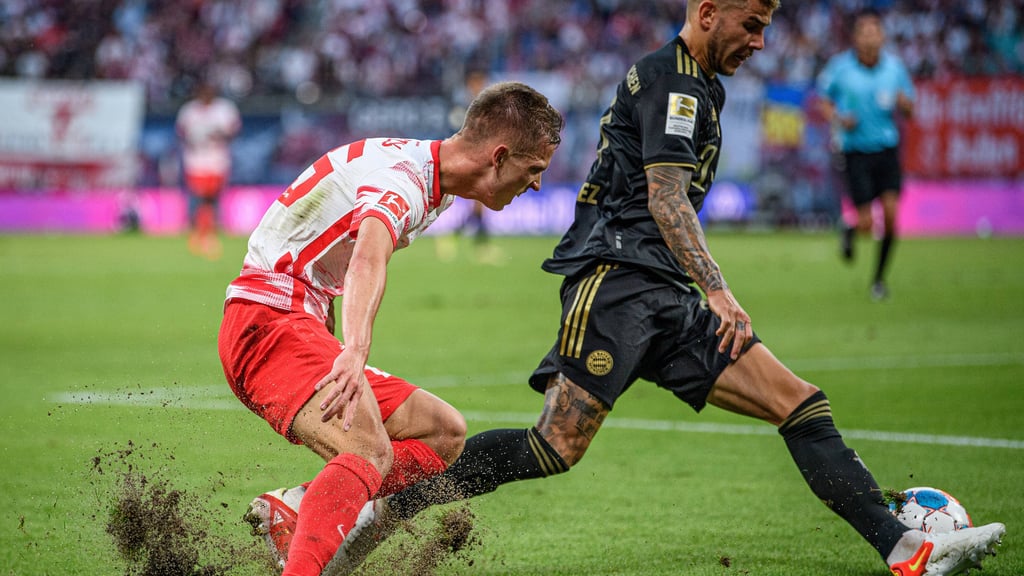 Überbelastung für den Rasen: Leipzigs Dani Olmo gegen den Münchner Lucas Hernandez.