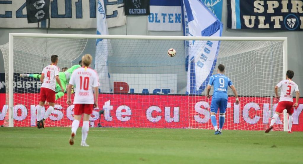 "Im Bild; Tor für Craiova. Das 1:1 durch Raoul Baicu (nicht im Bild)."