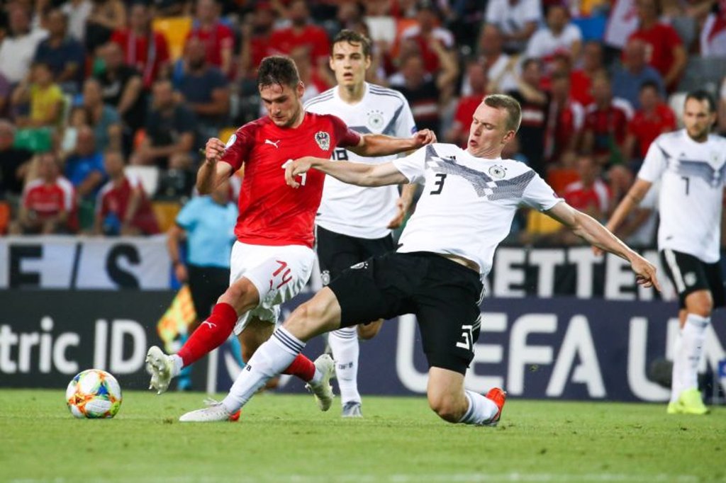 Lukas Klostermann kam gegen Österreich einige Male zu spät.
