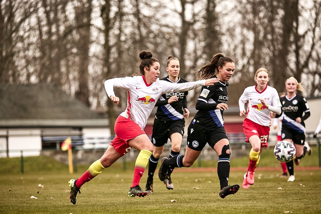 Gebrauchter Tag für die Frauen von RB Leipzig: Yvonne Weilharter (links) vergab einen Strafstoß.