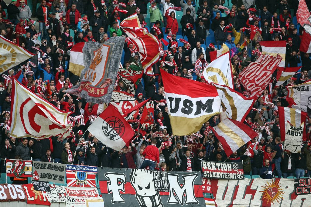 Der Mainzer Fanblock während des Spiels in Leipzig.