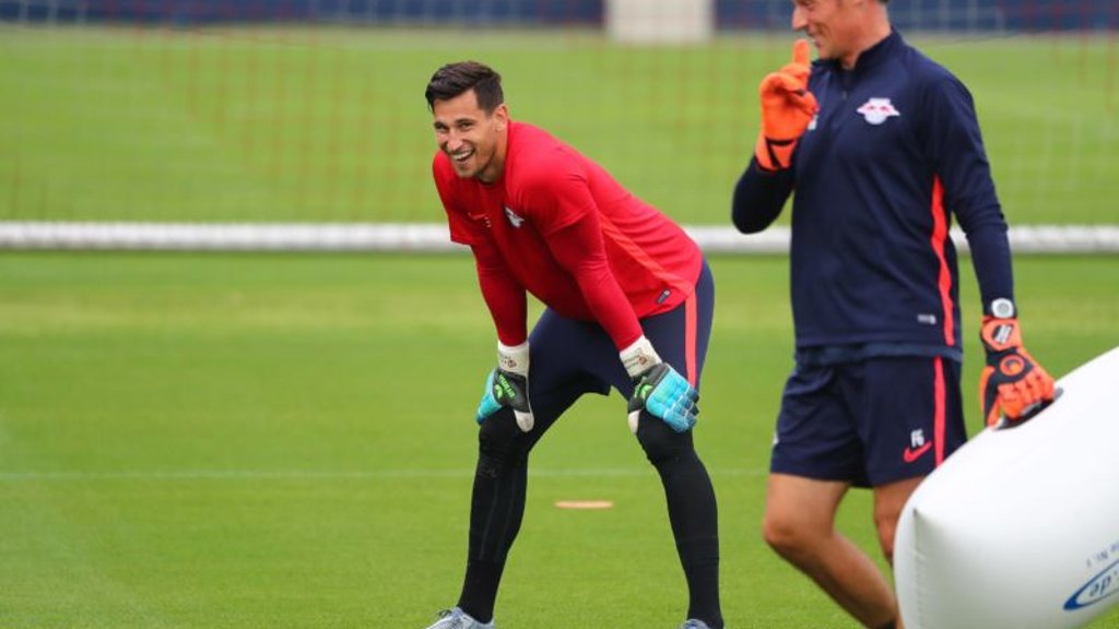 Ohne Druck, mit guter Laune: Philipp Tschauner und Torwarttrainer Frederik Gößling
