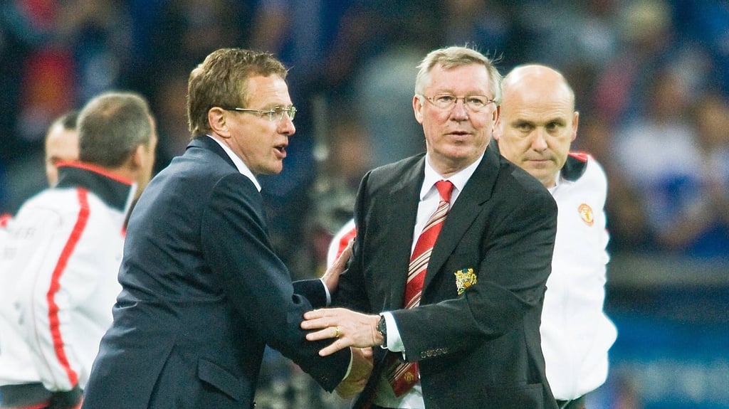 Handshake mit der United-Legende: Ralf Rangnick und Sir Alex (Ferguson) begegneten sich 2011 in der Champions League