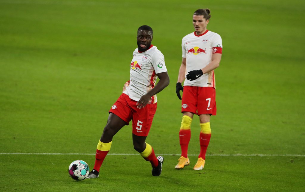 Sitzen gegen Augsburg beide auf der Bank: Dayot Upamecano und Marcel Sabitzer.