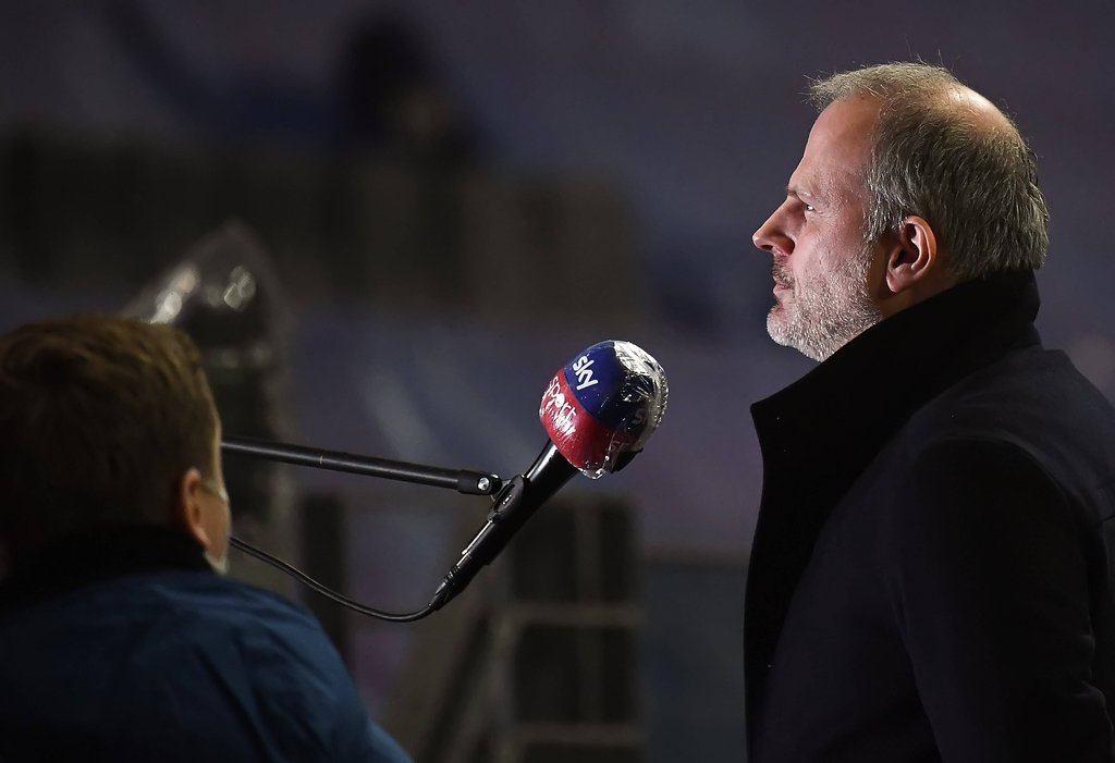 „Egal ob Liga eins oder zwei, Jochen, Du bist nicht dabei!”: 500 Schalke-Fans demonstrierten gegen Sündenbock Jochen Schneider.