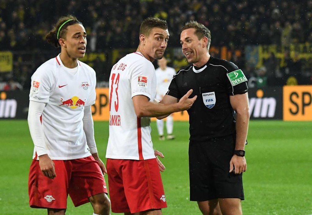 Mit Diskussionen mit Tobias Stieler kennen sich die Spieler von RB Leipzig bereits aus.
