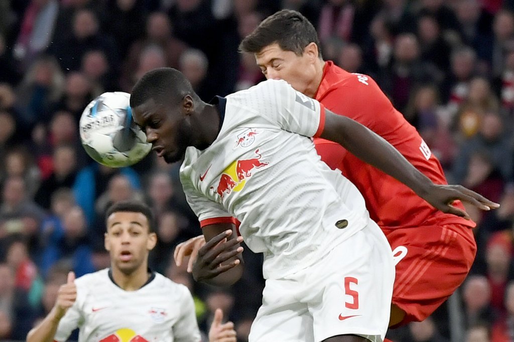 Bald Teamkollegen? Dayot Upamecano und Robert Lewandowski.