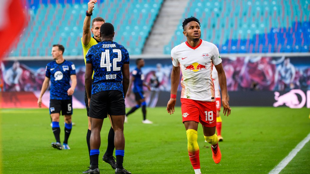 Der drittschnellste Platzverweis der Bundesliga-Historie für einen Einwechsler: Deyovaisio Zeefuik.