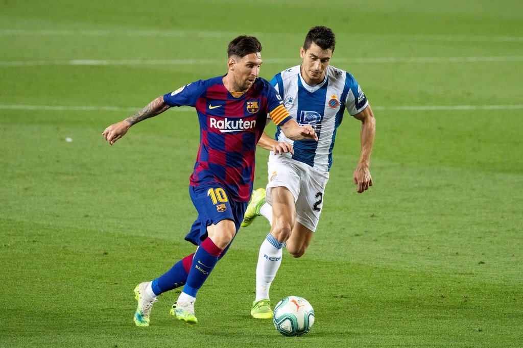 Duell gegen Messi: Marc Roca im Derby zwischen Espanyol und Barca.