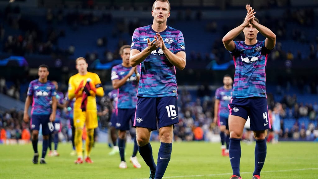 „Wir haben jetzt viel zu viele Spiele verloren und müssen schleunigst die Kurve kriegen”: Lukas Klostermann nach dem 3:6 von Manchester.