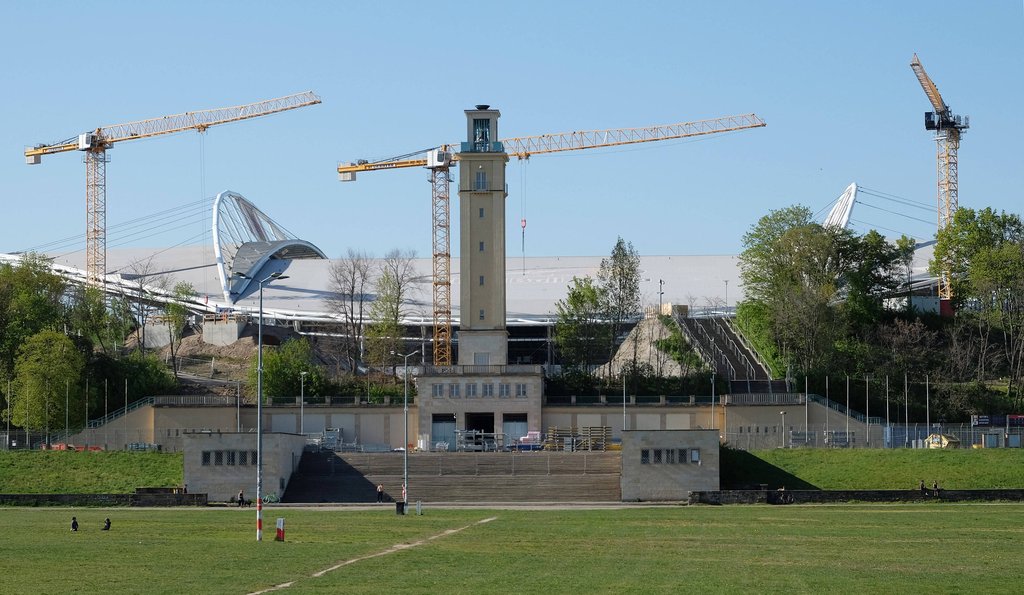 Der Stadionumbau dauert bis Sommer 2021.