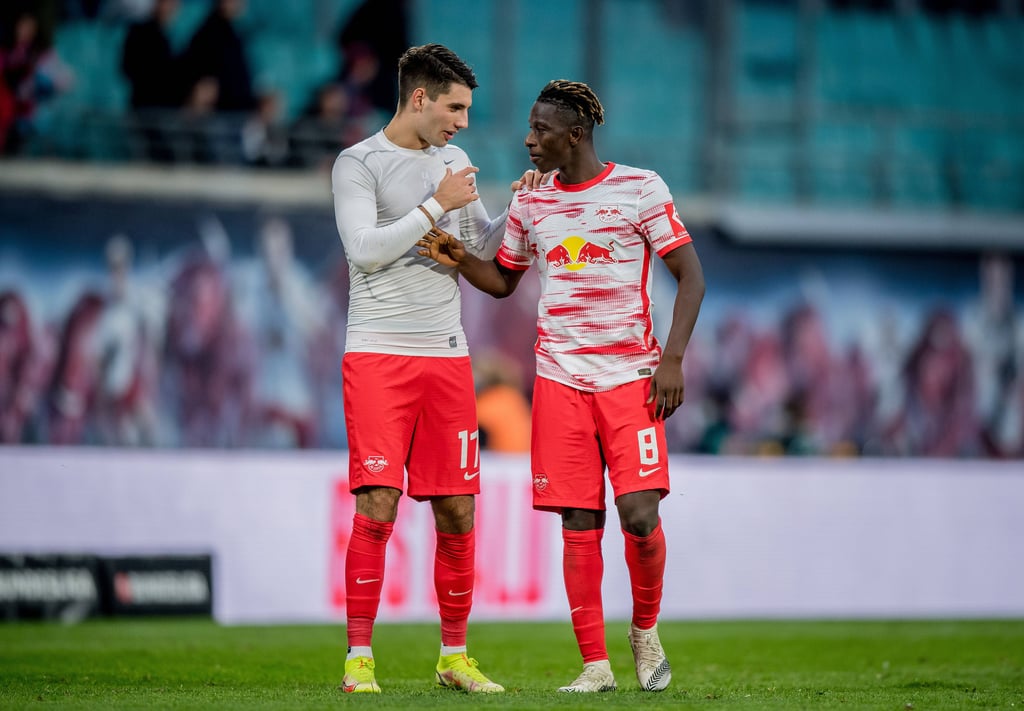 Leipzigs Dominik Szoboszlai und Amadou Haidara.