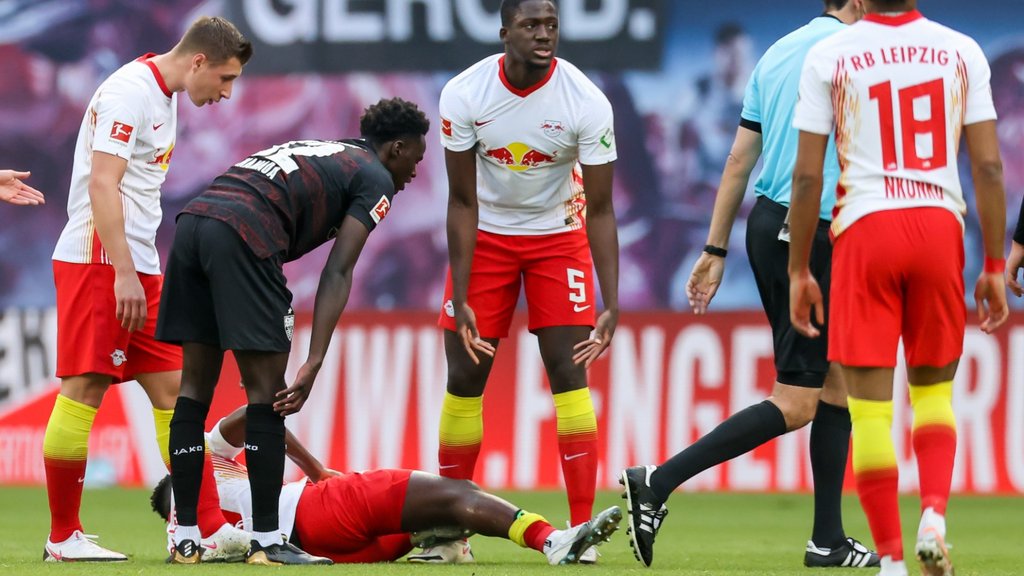 Die falsche "5": Ibrahima Konaté trägt die Hose von Dayot Upamecano