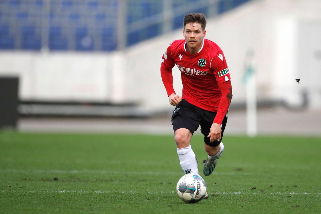„Die 2. Liga richtig annehmen”: Dominik Kaiser im neuen Trikot von Hannover 96.