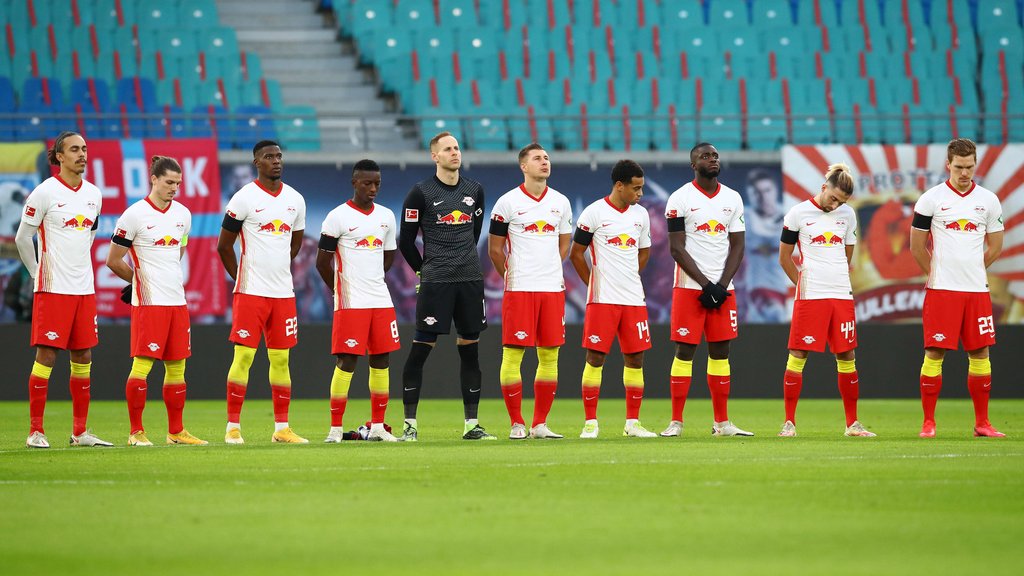 Schweigeminute für Gérard Houllier.