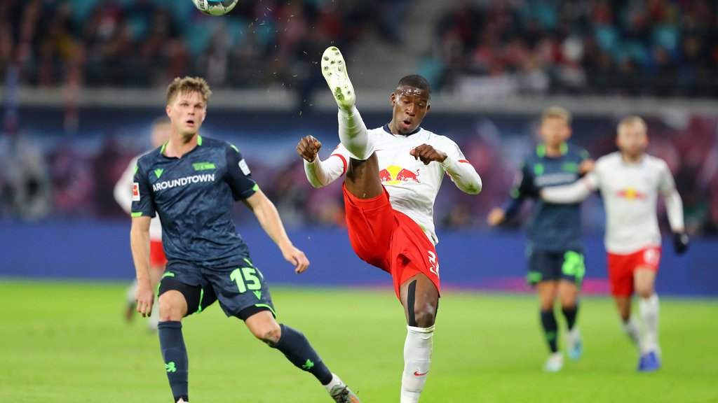 "Arabeske" auf Französisch: Nordi Mukiele.