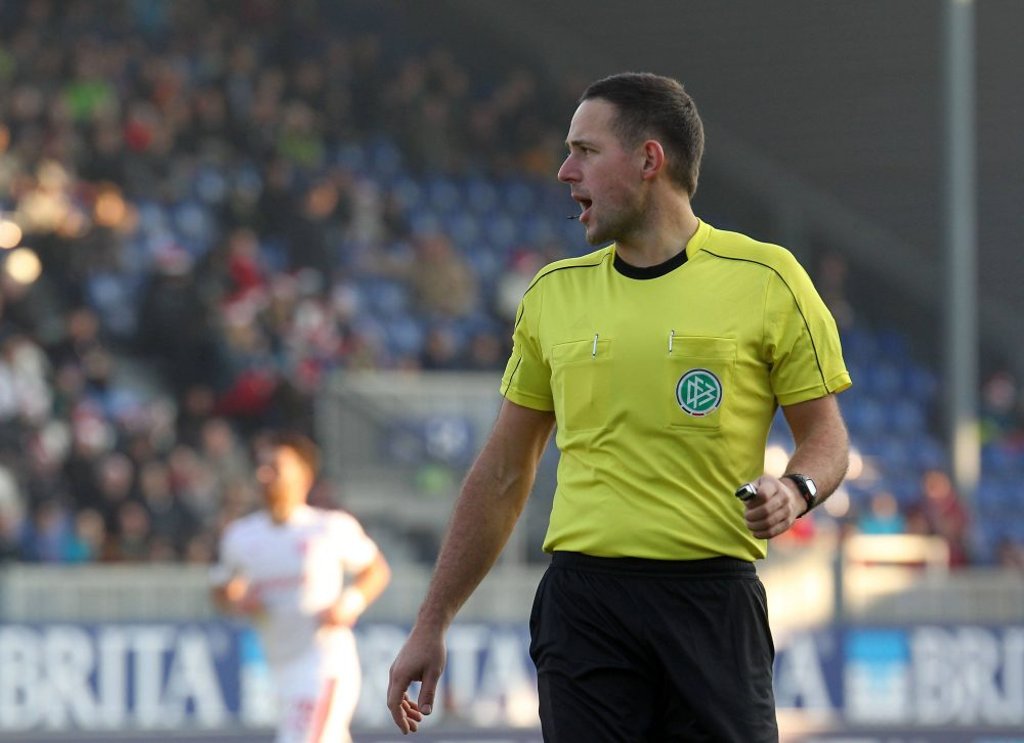 Henry Müller macht in der dritten Liga bereits eine gute Schiedsrichter-Figur.
