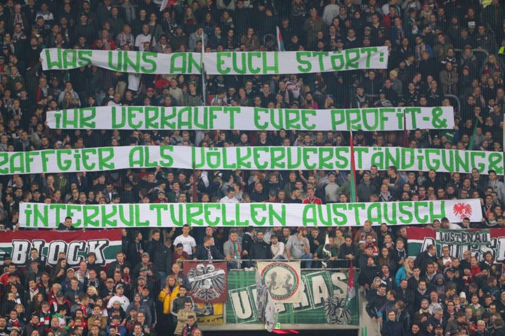 Spruchband der FCA-Fans beim letzten Gastspiel von RB Leipzig in Augsburg