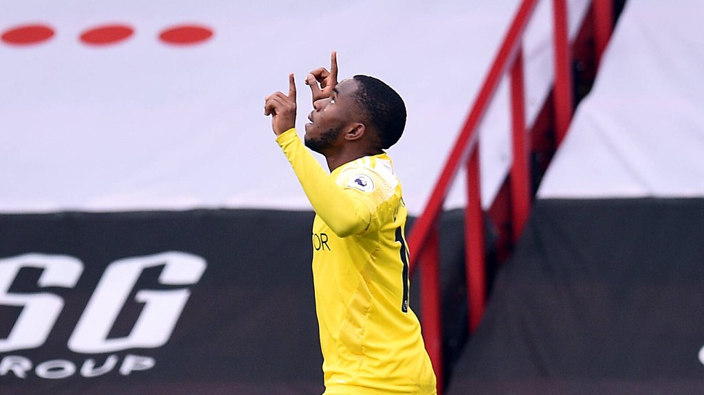 Ademola Lookman erzielte für den FC Fulham ein Traumtor.