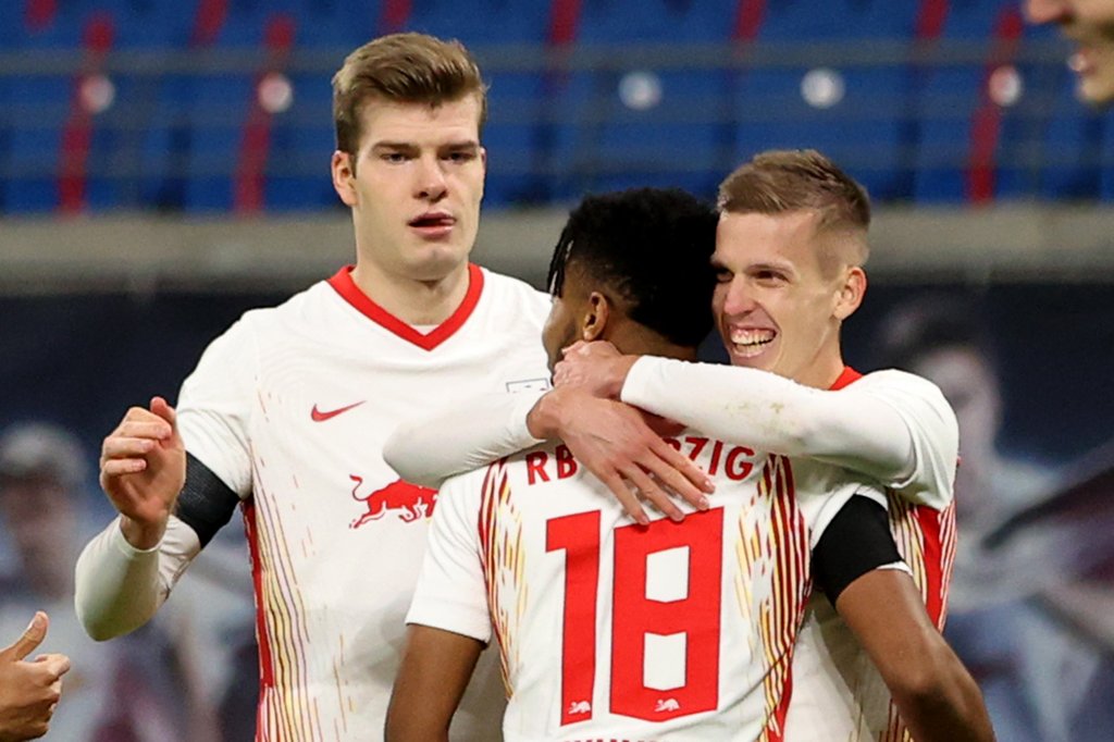 Olmo und Nkunku sollen für die Tore sorgen, Alexander Sörloth sitzt zunächst auf der Bank.