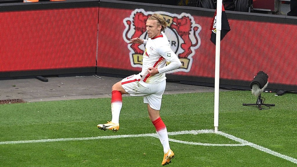 Jubel vor den Bayer-Löwen: Emil Forsberg.