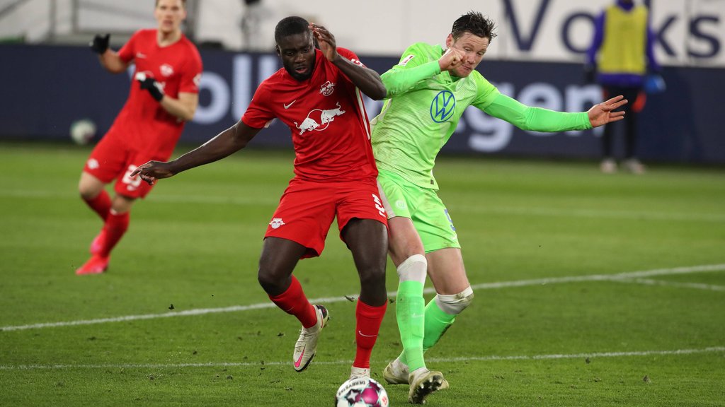 Abwehr-Bull gegen Sturm-Turm: Dayot Upamecano gegen Wout Weghorst.