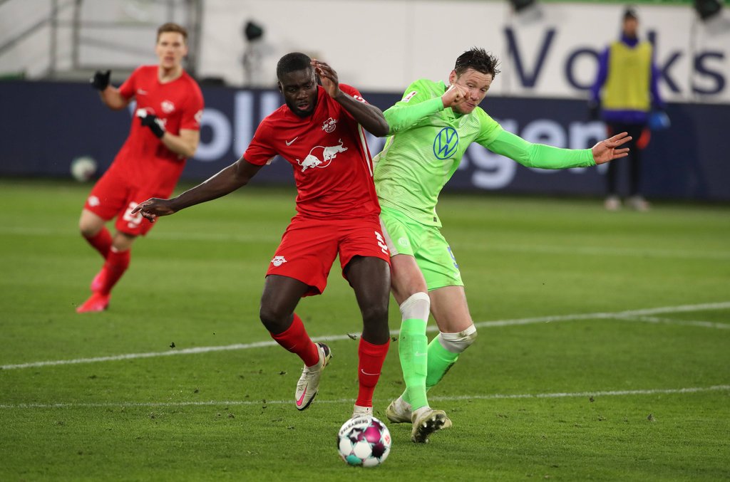 Abwehr-Bull gegen Sturm-Turm: Dayot Upamecano gegen Wout Weghorst.