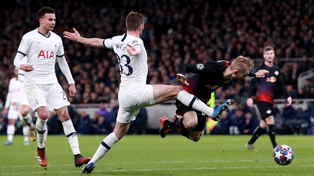 Mit der Schulter voran: Konrad Laimer.