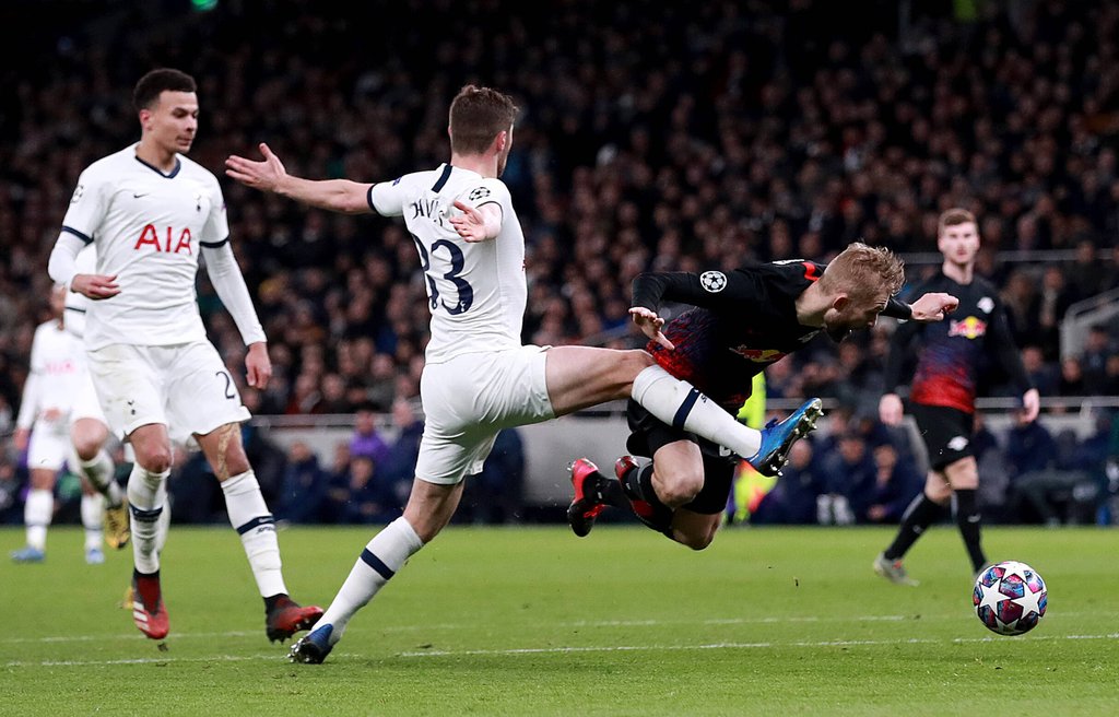 Mit der Schulter voran: Konrad Laimer.