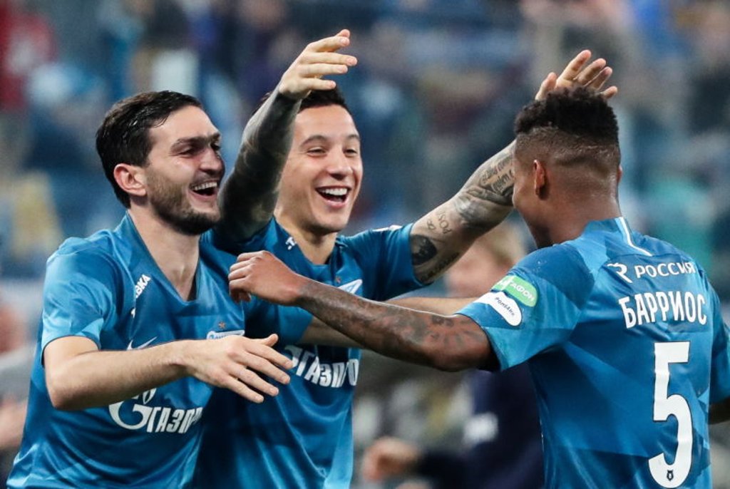 Voller Selbstvertrauen: Magomed Ozdoyev, Sebastian Driussi und Wilmar Barrios (von links) feiern den 6:1-Triumph am Wochenende.