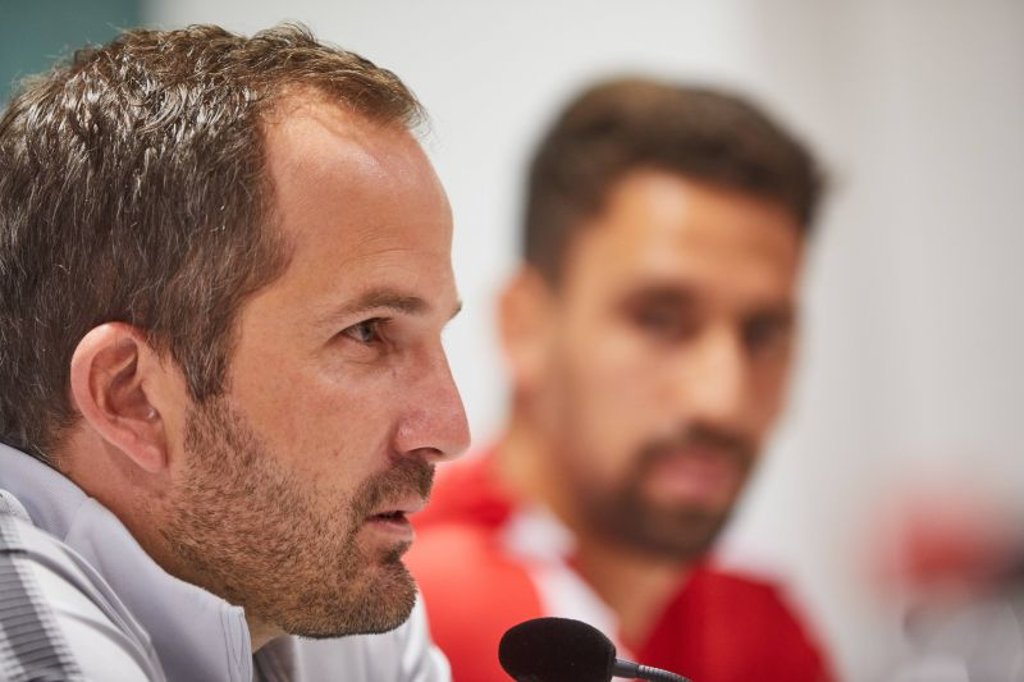 Manuel Baum und Ex-RBLer Rani Khedira vom FC Augsburg