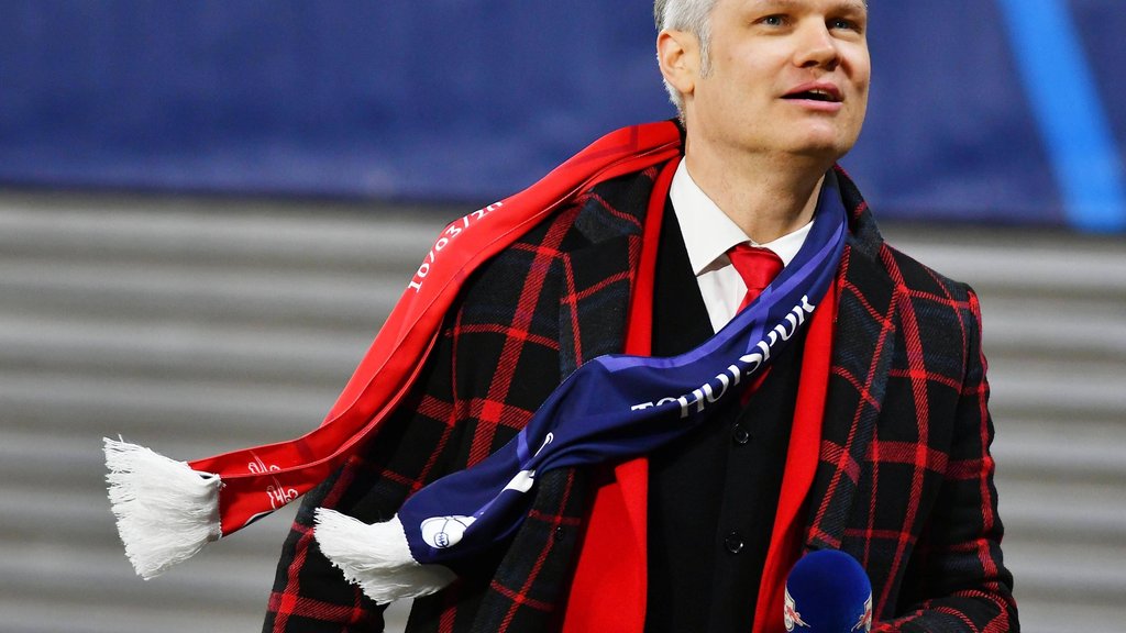 RB-Stadionsprecher Tim Thoelke heizte den Fans vor dem Spiel gegen Liverpool ein.