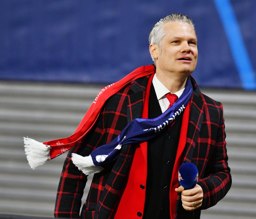 RB-Stadionsprecher Tim Thoelke heizte den Fans vor dem Spiel gegen Liverpool ein.