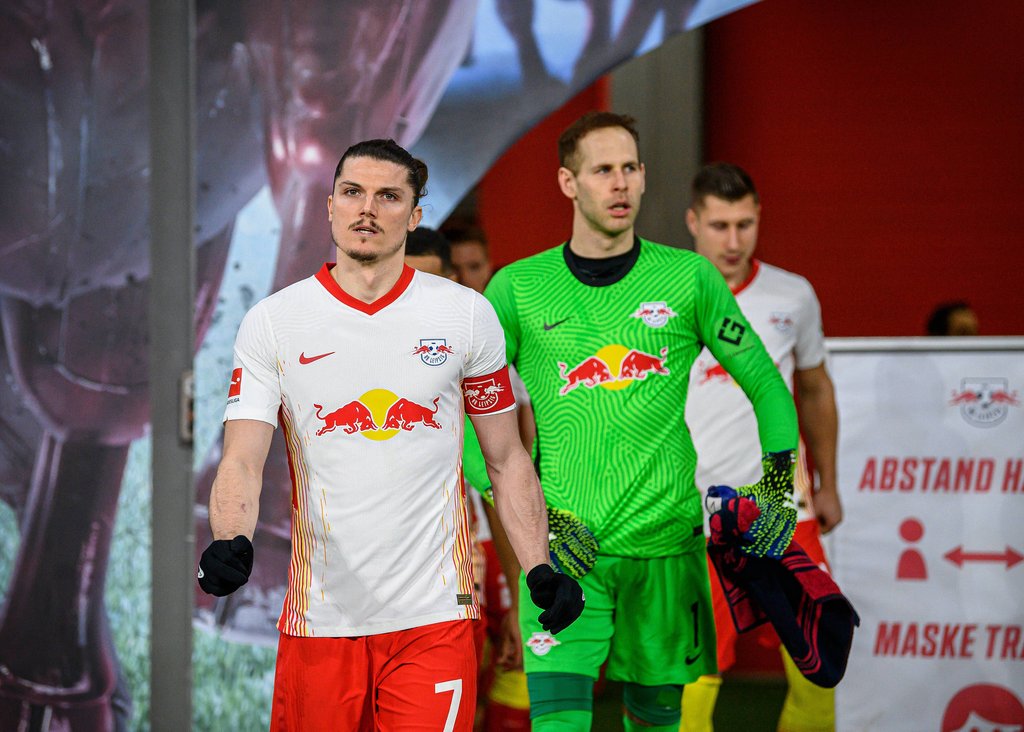 „Fußball ist ein Business, da kannst du heute das eine sagen und morgen passiert was ganz anderes”: Marcel Sabitzer und Peter Gulacsi.