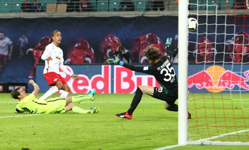 RB Leipzig und der FC Augsburg treffen nicht zum ersten Mal an einem Freitag aufeinander. Im ersten Aufeinandertreffen erzielte Yussuf Poulsen letzte Saison den Siegtreffer.
