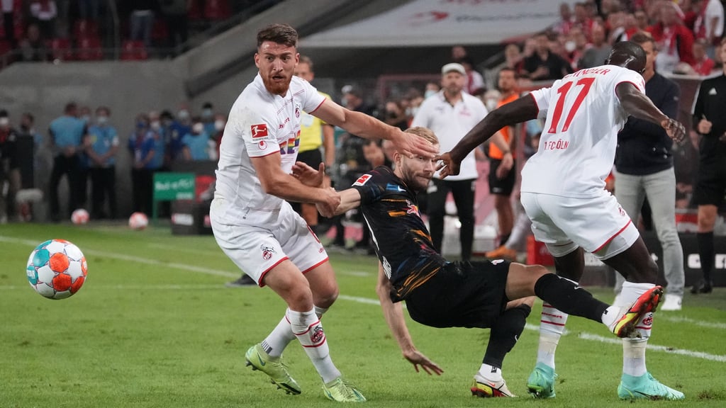 Jab an die Schläfe: Konrad Laimer muss gegen Köln einstecken