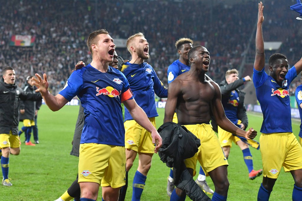 Ekstase in Augsburg: 2019 zog RB beim FCA in einem emotionalen Spiel kurz vor knapp ins Halbfinale des DFB-Pokals ein.