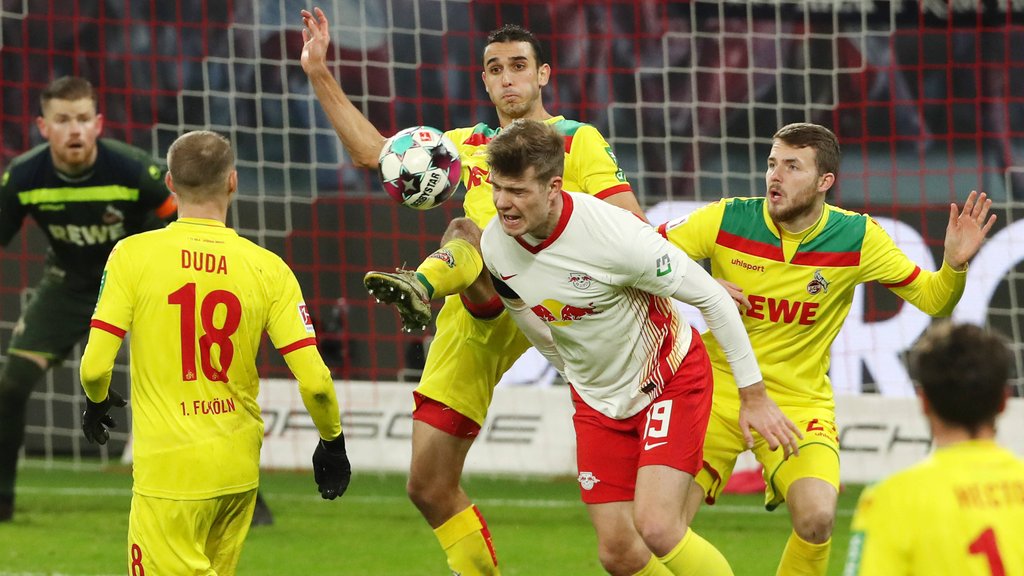 Schwerer Stand: Alexander Sörloth gegen die massive Kölner Defensive.