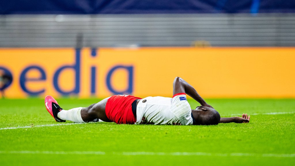 Mal wieder hart gelandet: RB und Dayot Upamecano.