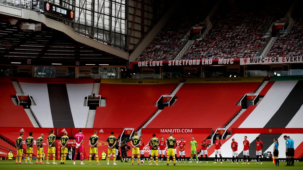 Die leeren Zuschauerränge im Stadion von Manchester United vor dem Spiel gegen den SC Southampton.