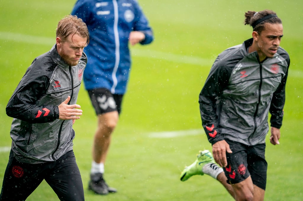 Entschlossen: Kapitän Simon Kjaer (l.) und Yussuf Poulsen haben das Endspiel vor Augen.