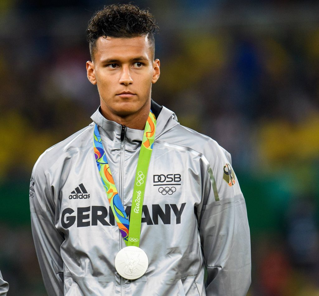 Davie Selke als Gewinner der Olympischen Silbermedaille.