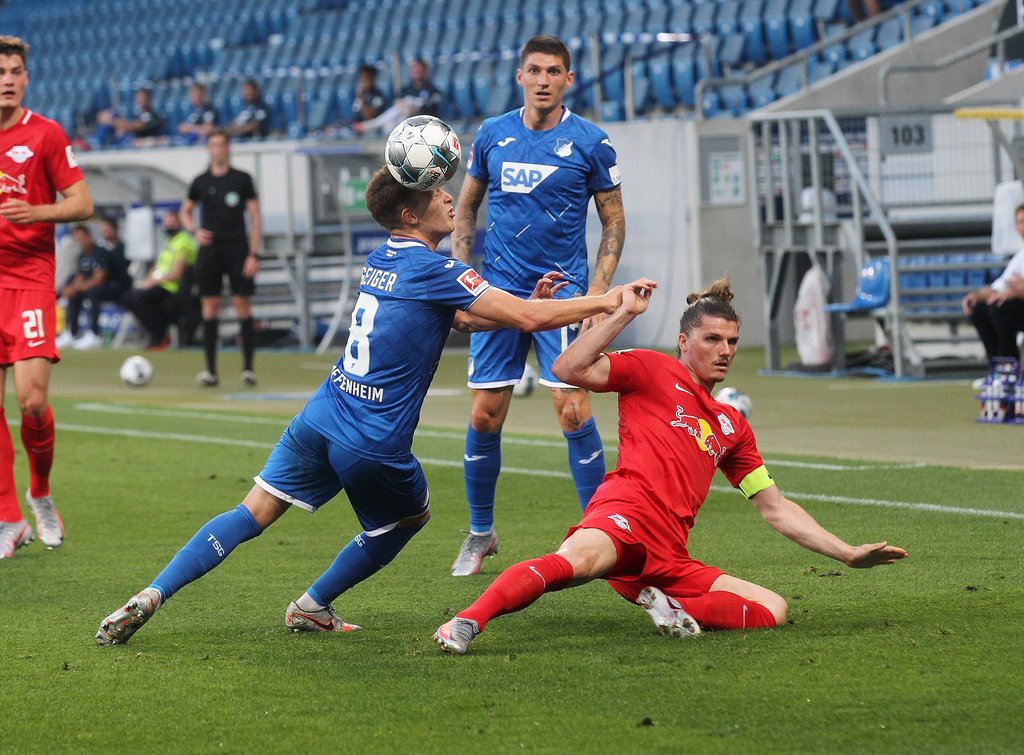Umkämpfte Partie in der ersten Hälfte: Marcel Sabitzer im Getümmel.