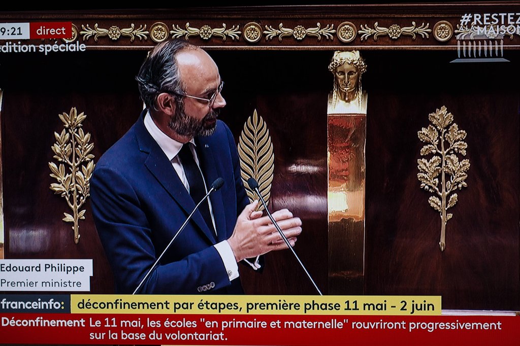 Frankreichs Premierminister Edouard Philippe verkündet einen Stopp von Großveranstaltungen bis September und den Abbruch der Ligue1.